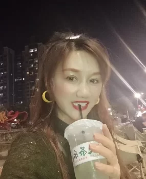 很有气质的三通熟女