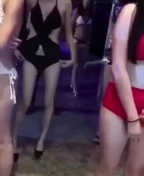 打卡碑林海选会所三点粉学生妹