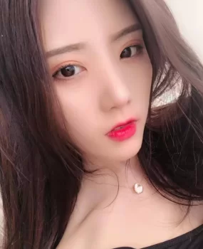 很嫩很漂亮，三点全粉，小逼很紧，服务走心，很满意