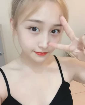 一中附近很年轻的妹子